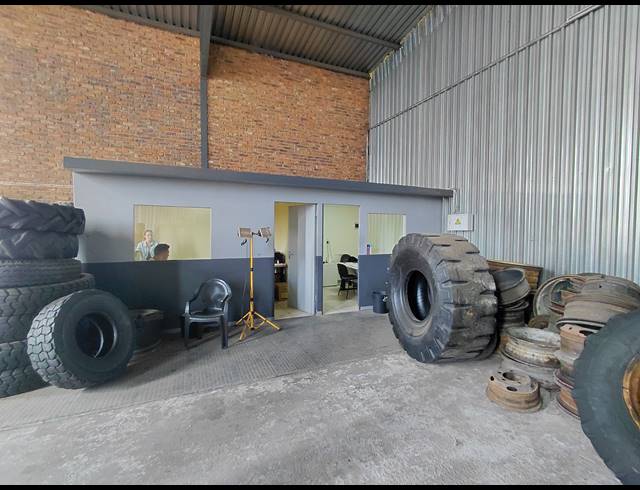 270M² WORKSHOP TO LET IN POMONA